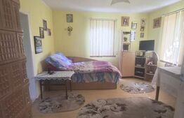 Casa 100 mp cu teren 1200 mp - Comuna Roma