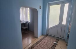 Casa 100 mp cu teren 1200 mp - Comuna Roma