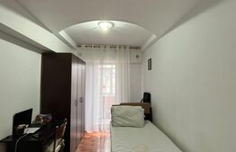 Apartament 4 camere, 79.65mp + balcon, zona Piata Mare
