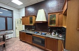 Investitie ! Apartament 6 camere 184 mp , curte proprie 100 mp, Dacia