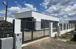 Casa in ansamblu de 4 case, 300mp, 3 camere, an 2022, Tunari