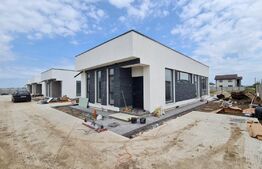 Casa in ansamblu de 4 case, 300mp, 3 camere, an 2022, Tunari