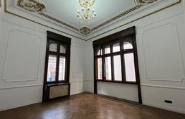 Exclusivitate! Vila de exceptie, anul 1920, restaurata total, 648mp utili, 431mp teren, sauna, piscina interioara si amfiteatru!