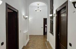 Exclusivitate! Vila de exceptie, anul 1920, restaurata total, 648mp utili, 431mp teren, sauna, piscina interioara si amfiteatru!