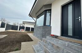 Ocazie! Casa cu 2 dormitoare Cernica, zona linistita, living generos de 30mp, 2 bai, terasa de 15mp