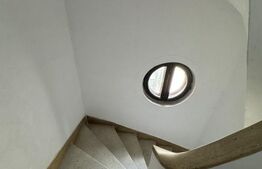 Apartament 3 camere + 1 camera mansarda + boxa, 107 mp, zona Piata Unirii