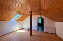 Vilă spațioasă de 213 mp cu curte de 500 mp de închiriat în Otopeni