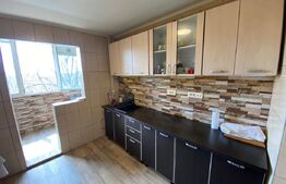 Apartament cu 3 camere, 2 băi, balcon, zona Luica – Berceni