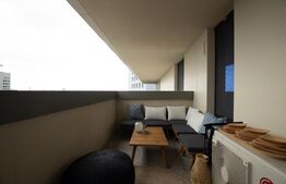 La etajul 11, unde orașul se termină și începe cerul, un penthouse de designer