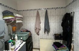 Casa de vanzare, 3 camere, teren 211 mp--Colosseum