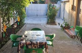 Casa de vanzare, 3 camere, teren 211 mp--Colosseum