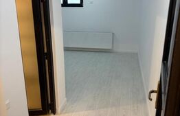 Apartament tip vilă, 4 camere, 3 niveluri, curte proprie 40 mp, intrare separata