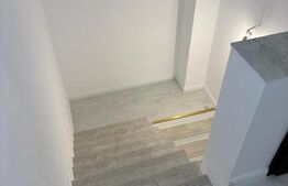 Apartament tip vilă, 4 camere, 3 niveluri, curte proprie 40 mp, intrare separata