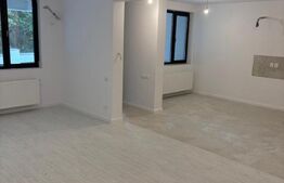 Apartament tip vilă, 4 camere, 3 niveluri, curte proprie 40 mp, intrare separa