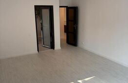 Apartament tip vilă, 4 camere, 3 niveluri, curte proprie 40 mp, intrare separa