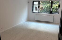 Apartament tip vilă, 4 camere, 3 niveluri, curte proprie 40 mp, intrare separata