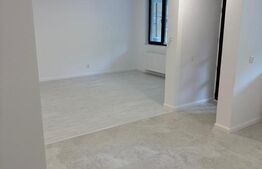 Apartament tip vilă, 4 camere, 3 niveluri, curte proprie 40 mp, intrare separa