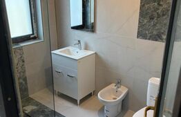 Apartament tip vilă, 4 camere, 3 niveluri, curte proprie 40 mp, intrare separata