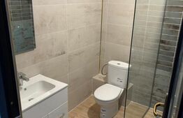 Apartament tip vilă, 4 camere, 3 niveluri, curte proprie 40 mp, intrare separata