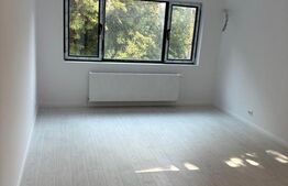 Apartament tip vilă, 4 camere, 3 niveluri, curte proprie 40 mp, intrare separata