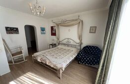 Vilă spațioasă cu mansardă, curte proprie și istoric cultural – Prelungirea Ghen