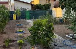 Teren 370 m² cu casă demolabilă, curent, apă, gaz, canalizare, zonă Antiaeriană