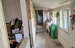 Casă spațioasă cu mansardă, curte amenajată cu grătar și beton, Zona Pucheni