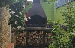 Casă spațioasă cu mansardă, curte amenajată cu grătar și beton, Zona Pucheni