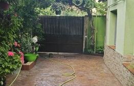 Casă spațioasă cu mansardă, curte amenajată cu grătar și beton, Zona Pucheni