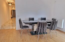 Apartament de lux, 4 camere, curte privată 90 mp si 2 locuri de parcare incluse