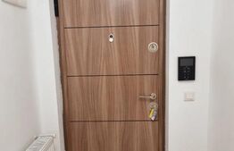 Apartament de lux, 4 camere, curte privată 90 mp si 2 locuri de parcare incluse