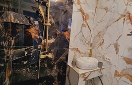 Apartament de lux, 4 camere, curte privată 90 mp si 2 locuri de parcare incluse