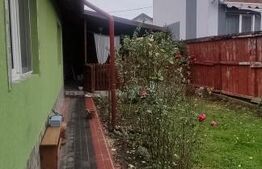 Casă modernă cu terasă și curte amenajată, centru Berceni