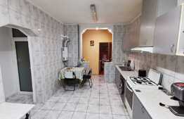 Apartament 4 camere, foarte spatios, zona foarte buna! 