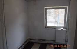 Casa,Demisol +Parter, curte comuna,zona linistita