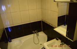 Casa,Demisol +Parter, curte comuna,zona linistita