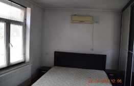 Casa,Demisol +Parter, curte comuna,zona linistita