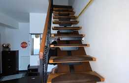 Apartament de 3 camere, cu scară interioară, 75 mp, zona Piața Reșița