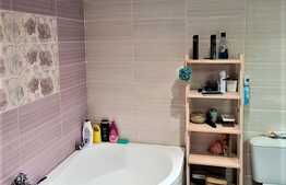 Apartament de 3 camere, foarte spatios, mobilat, zona linistita