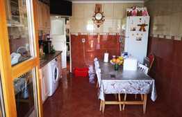 Casa formata din 2 corpuri, teren de 280 mp, soseaua Chitila!