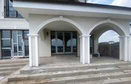 Vila de lux, 5 camere, pe marginea lacului Lebada!