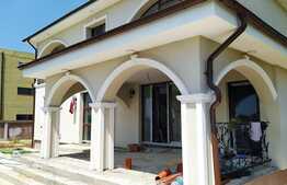 Vila de lux, 5 camere, pe marginea lacului Lebada!