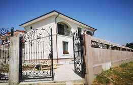 Vila de lux, 5 camere, pe marginea lacului Lebada!