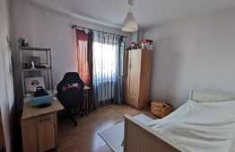 Apartament de 2 camere semidecomandat și loc de parcare, zona Uverturii