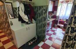 Apartament 3 camere, decomandat, zona 1 Decembrie