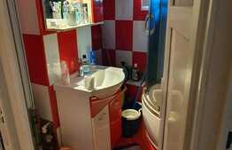 Apartament 3 camere, decomandat, zona 1 Decembrie