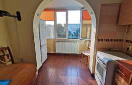 Apartament de 2 camere semidecomandat, zonă liniștită, Eroilor