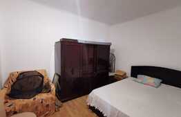 Apartament de 3 camere în vilă, decomandat, zona Calea Călărași