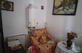 Apartament de 3 camere în vilă, decomandat, zona Calea Călărași