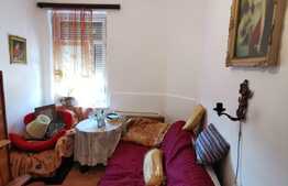 Apartament de 3 camere în vilă, decomandat, zona Calea Călărași